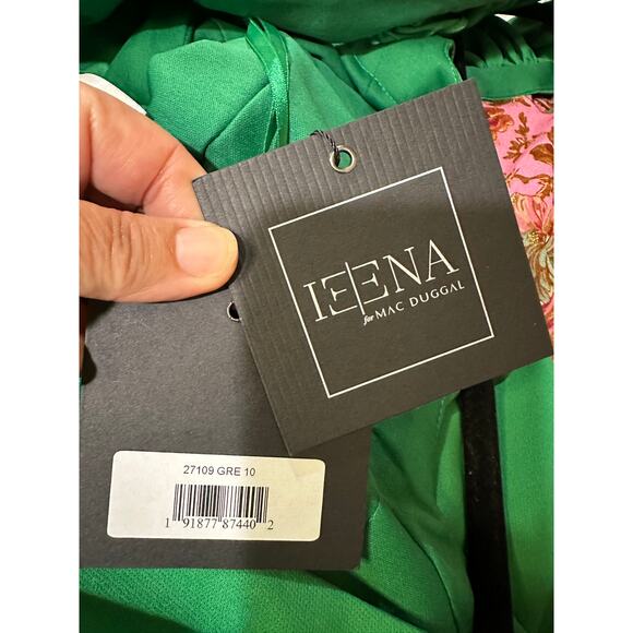 Elegant Green Wedding Dress - Picture 5 of 16